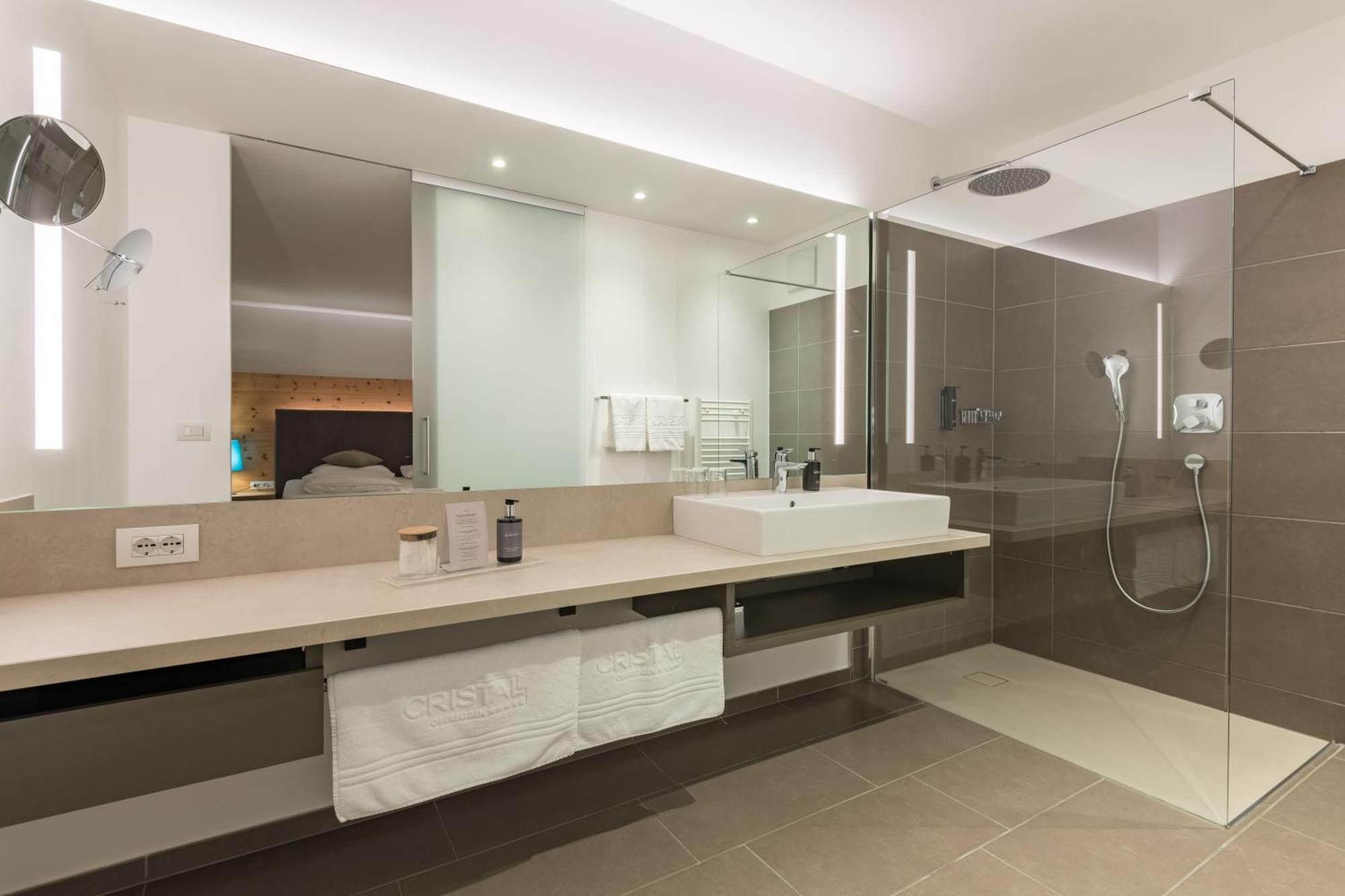 Cristal Hotel 4*